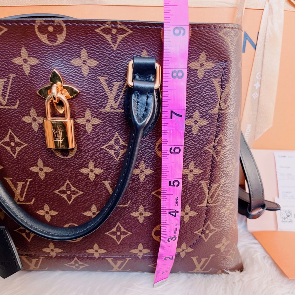 🍾🥂⛔️SOLD!⛔️🥳Louis Vuitton Tote Handbag - Picture 13 of 16